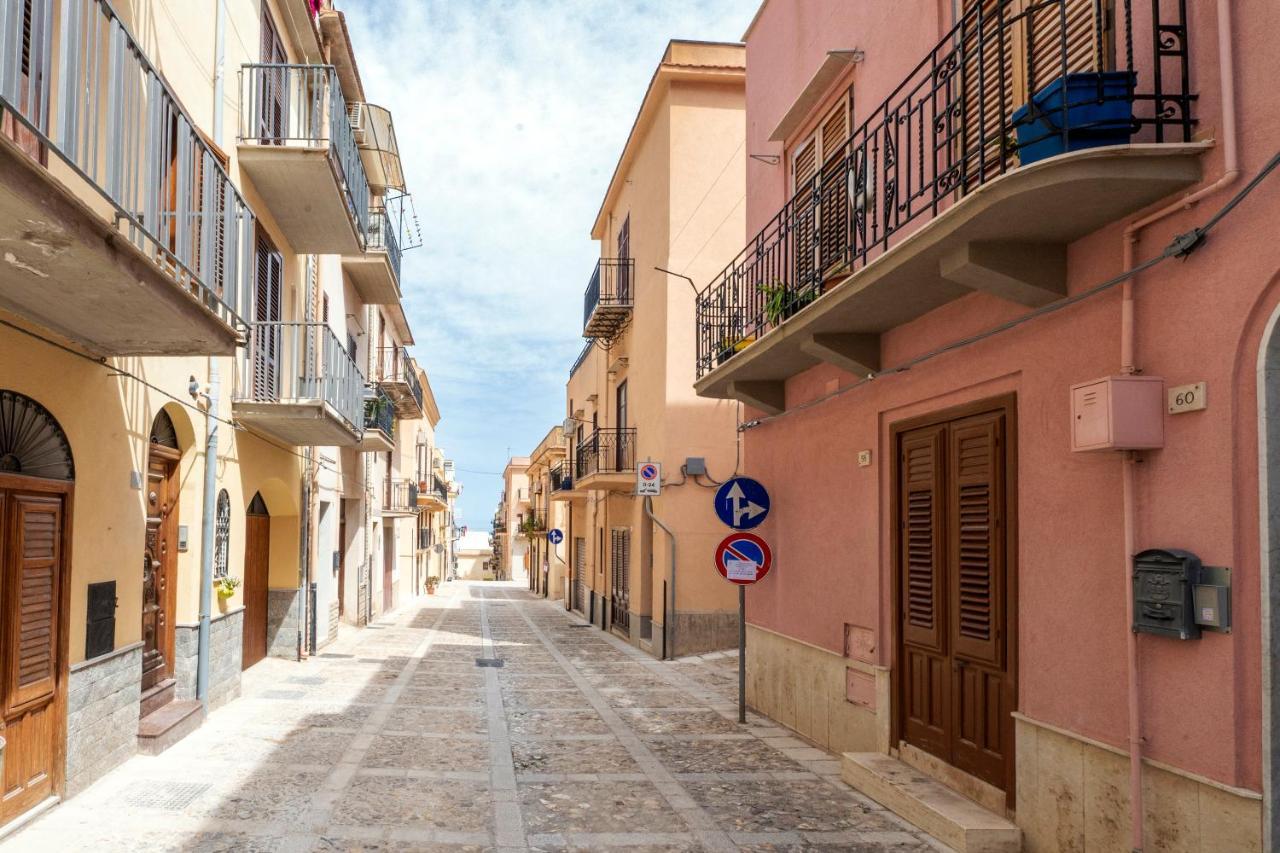 Hotel Domus Federiciana Castellammare del Golfo Exterior foto
