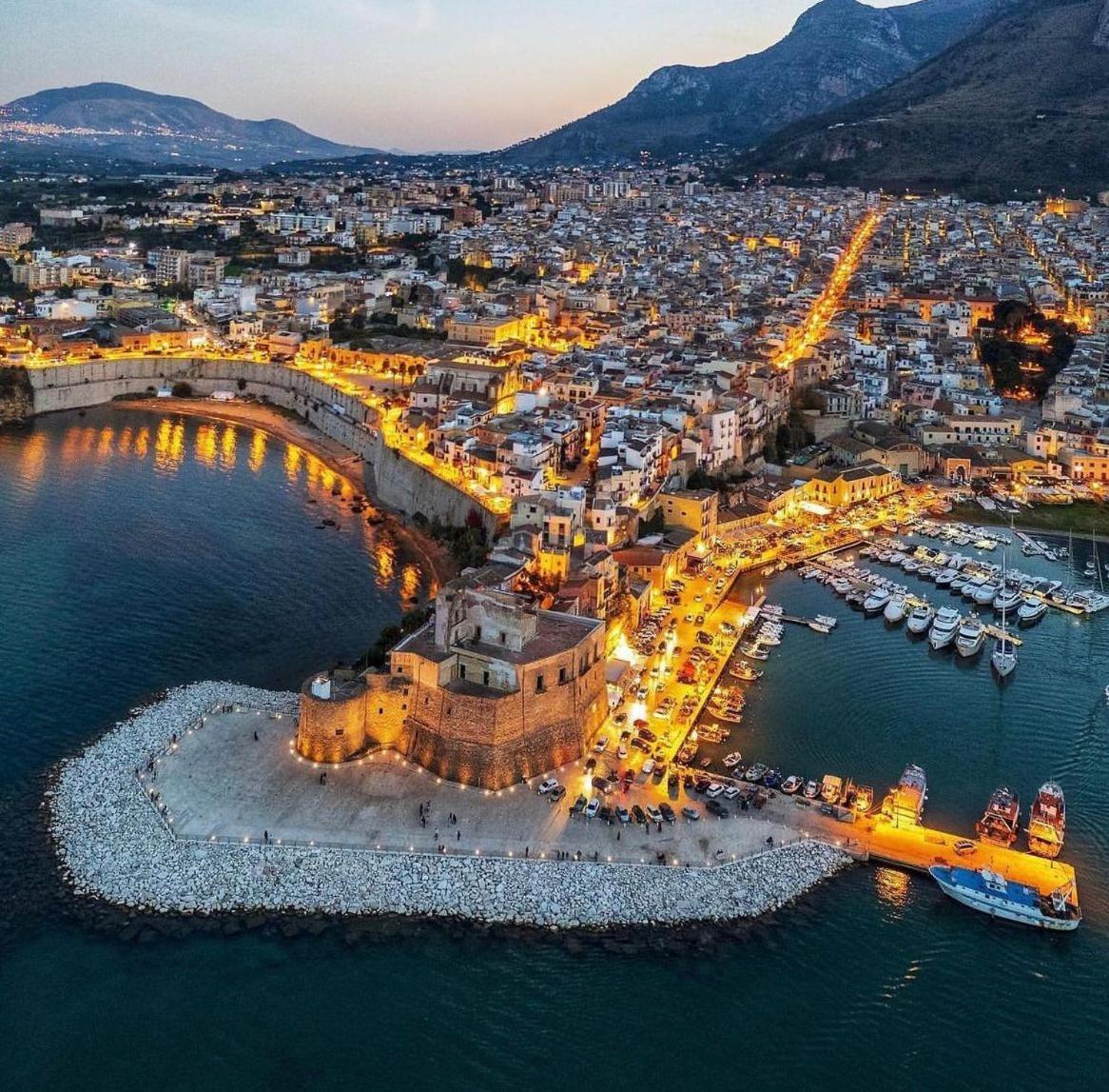 Hotel Domus Federiciana Castellammare del Golfo Exterior foto